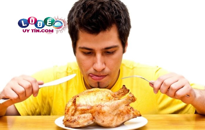 Nằm mơ thấy ăn thịt gà đánh con gì? Điềm báo tốt hay xấu?