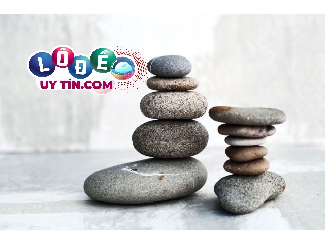 Mơ thấy hòn đá đánh con gì dễ trúng? Có phải điềm tốt?